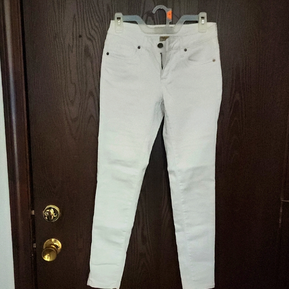 Hybrid & Company Classic White Stretchy Pants